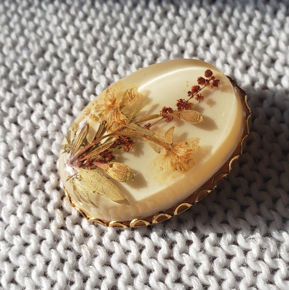 Dried Flower Brooch - Picture 2 of 4